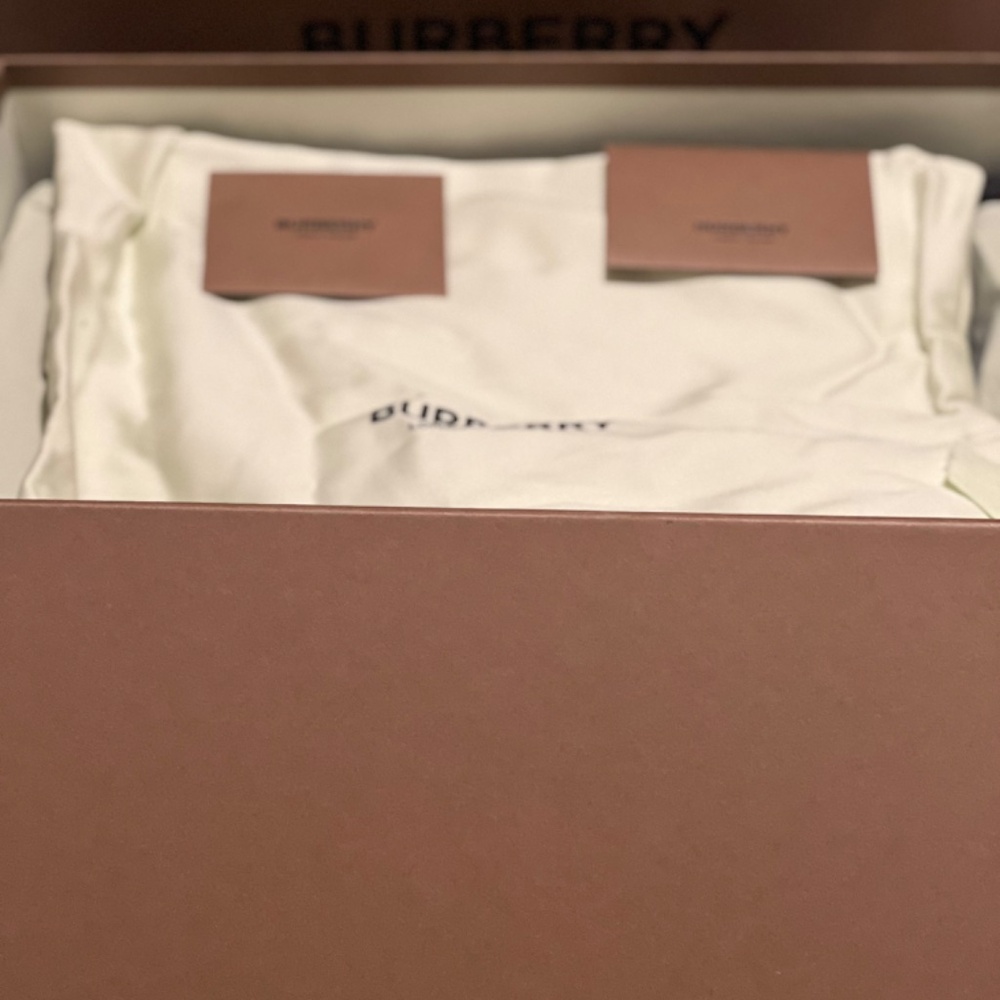 Burberry Sneakers - Picture 2 of 9